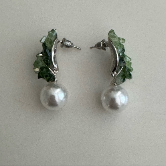 Elegant Pearl and Green Drop Earrings - Picture 2 of 5